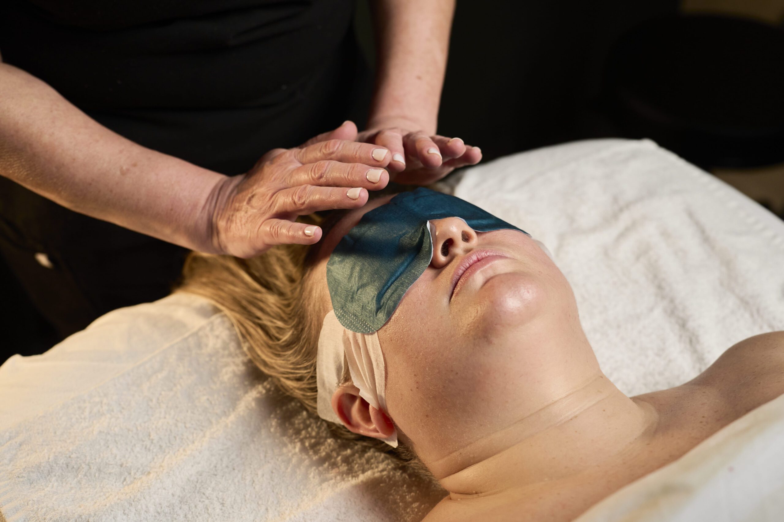 Reiki combined with acupuncture at Bloor West Retreat in Toronto to balance energy, promote relaxation, and support holistic wellness